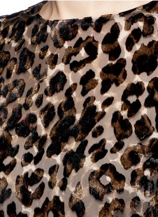 Detail View - Click To Enlarge - ALICE & OLIVIA - 'Deandrea' leopard print devoré velvet T-shirt