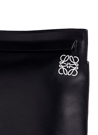 Detail View - Click To Enlarge - LOEWE - 'T Pouch' large leather zip clutch