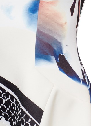 Detail View - Click To Enlarge - MO&CO. EDITION 10 - Crane print flare neoprene dress