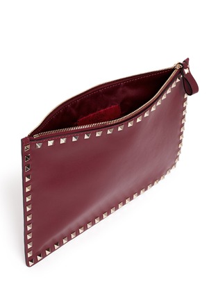 Detail View - Click To Enlarge - VALENTINO GARAVANI - 'Rockstud' leather flat zip pouch