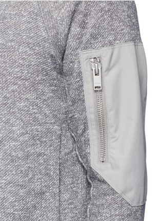 Detail View - Click To Enlarge - SIKI IM / DEN IM - Contrast sleeve pocket zip hoodie