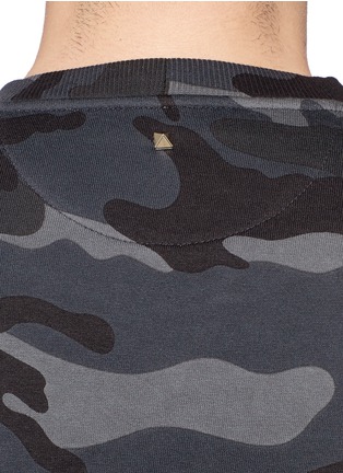 Detail View - Click To Enlarge - VALENTINO GARAVANI - Camouflage French terry sweatshirt