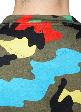 Detail View - Click To Enlarge - VALENTINO GARAVANI - 'Camupsychedlic' print cotton T-shirt