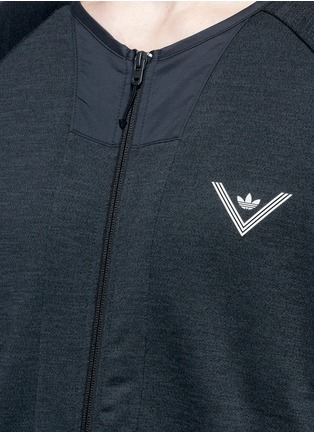 Detail View - Click To Enlarge - ADIDAS BY WHITE MOUNTAINEERING - 'Challenger' colourblock reflective print track jacket
