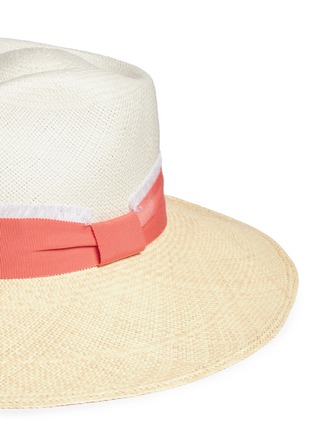 Detail View - Click To Enlarge - SENSI STUDIO - Frayed band bicolour toquilla straw Panama hat