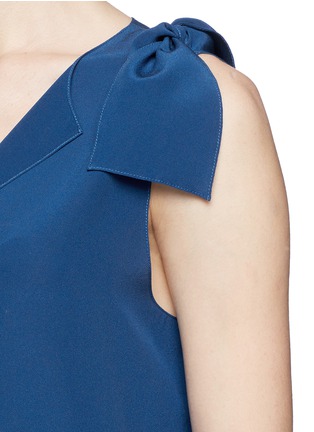 Detail View - Click To Enlarge - CHLOÉ - Bow shoulder silk top
