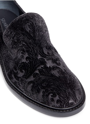 Detail View - Click To Enlarge - STUART WEITZMAN - 'Formal' jacquard velvet loafers