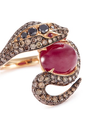 Detail View - Click To Enlarge - STEPHEN WEBSTER - 'Snake' diamond ruby 18k rose gold ring