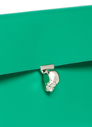Detail View - Click To Enlarge - ALEXANDER MCQUEEN - Skull clasp flat leather clutch
