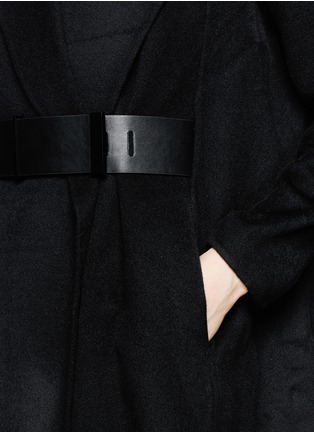 Detail View - Click To Enlarge - MO&CO. EDITION 10 - Wide shawl lapel felt coat with belt