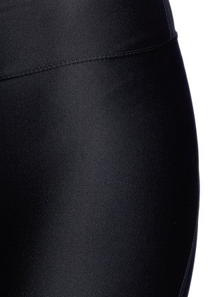 Detail View - Click To Enlarge - WE ARE HANDSOME - 'Jag' curved leaf print performance leggings