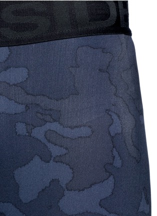 Detail View - Click To Enlarge - THE UPSIDE - 'Seals Guru' print performance compression leggings