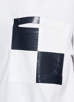 Detail View - Click To Enlarge - TOGA ARCHIVES - Glossy checkerboard pocket T-shirt