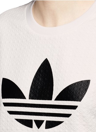 Detail View - Click To Enlarge - ADIDAS - Trefoil logo print quilted knit cropped T-shirt