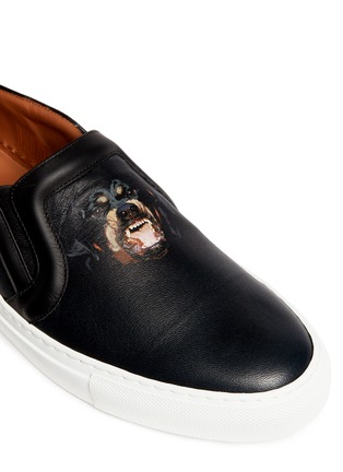 Detail View - Click To Enlarge - GIVENCHY - Small Rottweiler print leather slip-ons