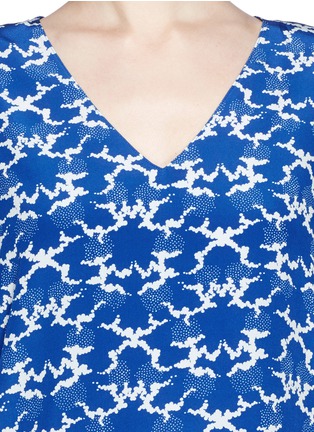 Detail View - Click To Enlarge - STELLA MCCARTNEY - Cloud print bow back silk top