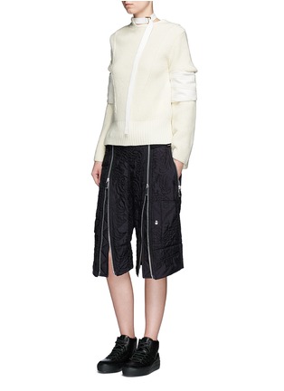 Figure View - Click To Enlarge - SACAI - Calligraphy quilted belted zip shorts