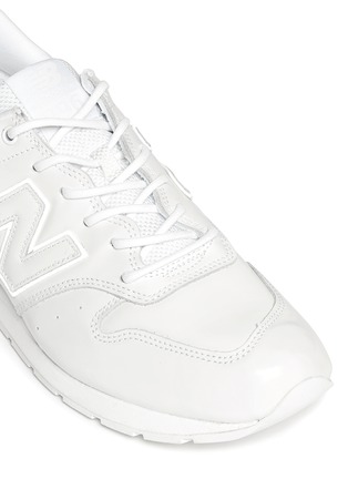 Detail View - Click To Enlarge - NEW BALANCE - '996 REVLITE' glossy patent leather sneakers