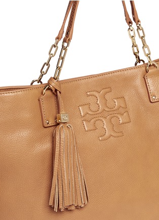 Detail View - Click To Enlarge - TORY BURCH - 'Thea' leather tassel tote