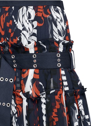 Detail View - Click To Enlarge - SACAI - Calligraphy print belted plissé pleat skirt