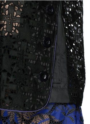 Detail View - Click To Enlarge - SACAI - Shoulder zip star lace T-shirt