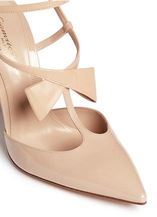 Detail View - Click To Enlarge - GIANVITO ROSSI - Crossed bow T-strap patent leather pumps