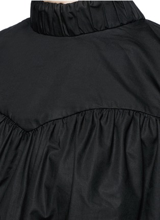 Detail View - Click To Enlarge - CHICTOPIA - Ruffle hem V-back cotton poplin shirt