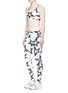Figure View - Click To Enlarge - PERFECT MOMENT - 'Starlight' print performance jersey cropped top
