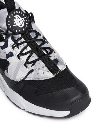 Detail View - Click To Enlarge - NIKE - 'Nike Air Huarache Utility' camouflage print sneakers