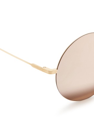 Detail View - Click To Enlarge - VICTORIA BECKHAM - 'Feather Round' 18k gold plated mirror sunglasses