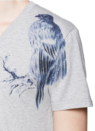 Detail View - Click To Enlarge - ALEXANDER MCQUEEN - Porcelain hawk print T-shirt