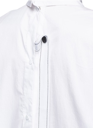 Detail View - Click To Enlarge - FFIXXED STUDIOS - Snap button back cotton poplin shirt