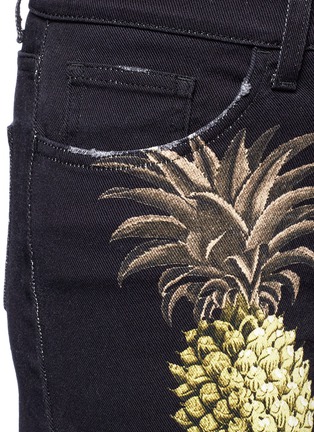 Detail View - Click To Enlarge - GIAMBA - Pineapple print frayed denim shorts