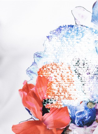 Detail View - Click To Enlarge - MO&CO. EDITION 10 - Sequin digital floral print cropped top