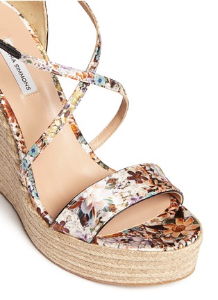 Detail View - Click To Enlarge - TABITHA SIMMONS - 'Jenny' dizzy floral print wedge espadrilles