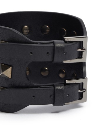 Detail View - Click To Enlarge - VALENTINO GARAVANI - 'Rockstud Noir' wide leather bracelet