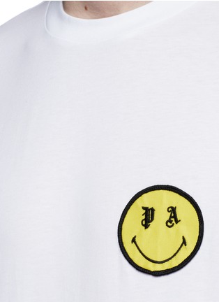 Detail View - Click To Enlarge - PALM ANGELS - x Smiley® logo patch cotton T-shirt