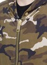 Detail View - Click To Enlarge - PALM ANGELS - Camouflage print maxi puller zip hoodie