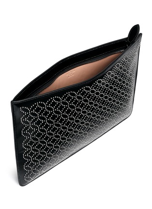 Detail View - Click To Enlarge - ALAÏA - Arabesque stud leather flat pouch