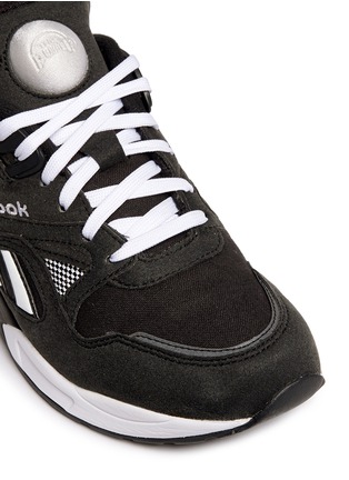 Detail View - Click To Enlarge - REEBOK - 'Pump Graphlite' suede trim hopsack sneakers