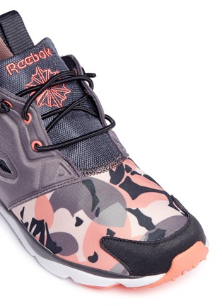 Detail View - Click To Enlarge - REEBOK - 'FuryLite Candy Girl' geometric print sneakers