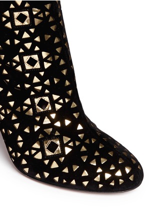 Detail View - Click To Enlarge - ALAÏA - Perforated suede metallic leather pumps