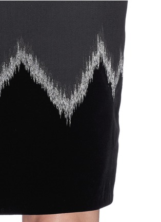 Detail View - Click To Enlarge - EMILIO PUCCI - Zigzag lurex jacquard velvet wool blend pencil skirt