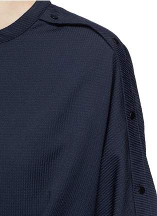 Detail View - Click To Enlarge - FFIXXED STUDIOS - 'Open Space' split sleeve seersucker shirt