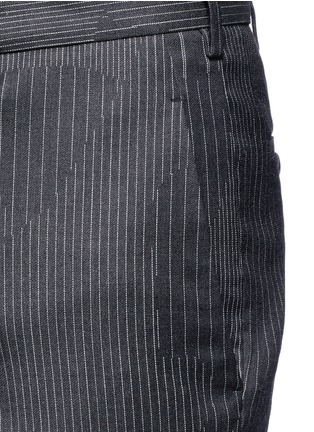 Detail View - Click To Enlarge - NEIL BARRETT - Camouflage pinstripe zip cuff cropped pants