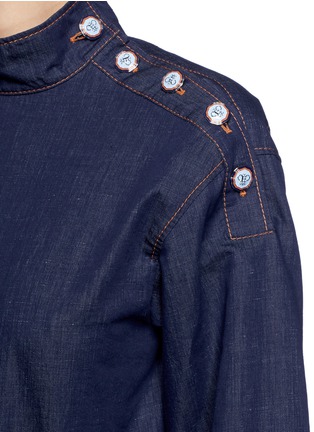 Detail View - Click To Enlarge - EMILIO PUCCI - Logo enamel button chambray top
