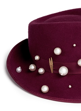 Detail View - Click To Enlarge - PIERS ATKINSON - 'Virna' faux pearl wool felt trilby hat