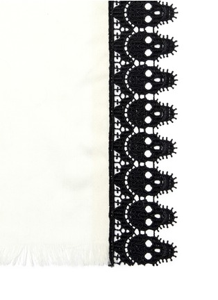 Detail View - Click To Enlarge - ALEXANDER MCQUEEN - Skull macramé lace trim cashmere-silk scarf