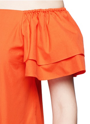 Detail View - Click To Enlarge - ALICE & OLIVIA - 'Loryn' ruffle sleeve poplin off-shoulder top