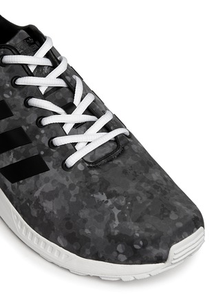 Detail View - Click To Enlarge - WHITE MOUNTAINEERING - 'ZX Flux' snow camouflage sneakers
